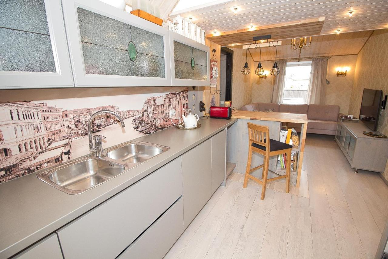 Apartment With Private Garden And Large Balcony Pärnu Eksteriør bilde
